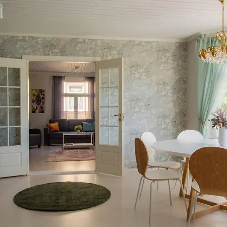 Moisio - Puutaloidylliae Salon Keskustassa Apartament